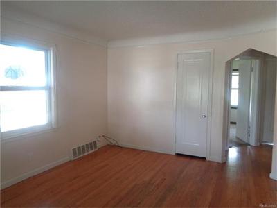 2171 Russell Lincoln Park, MI 48146