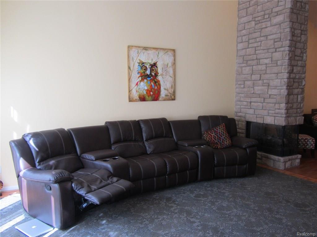 37505 Newburgh Park Cir