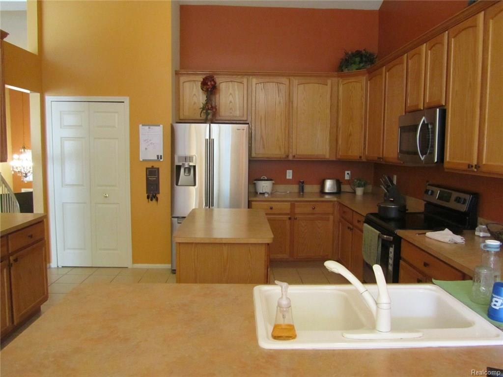 37505 Newburgh Park Cir