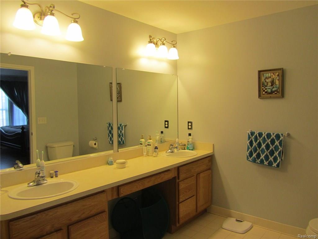 37505 Newburgh Park Cir