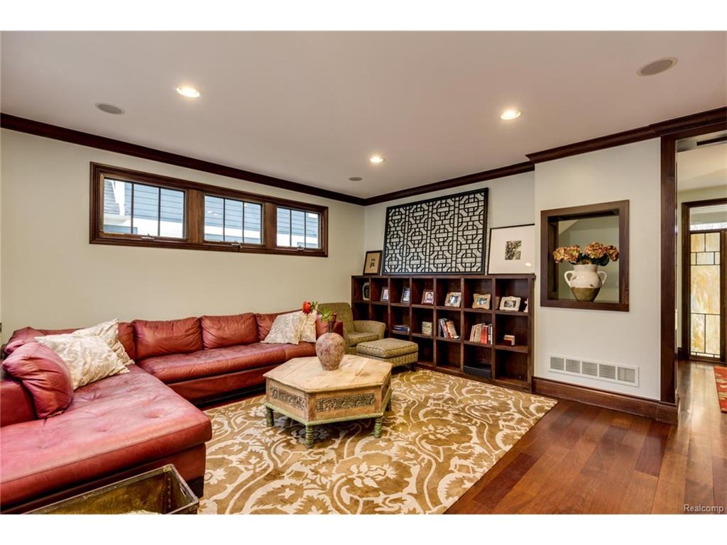 18613 Clairmont Cir E