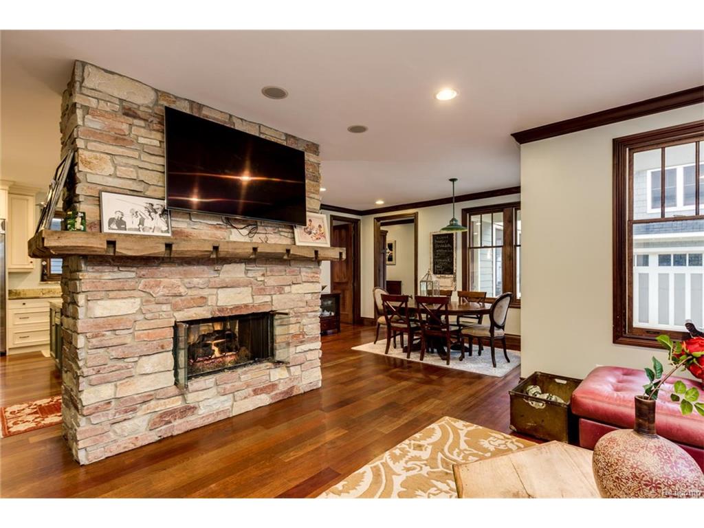 18613 Clairmont Cir E