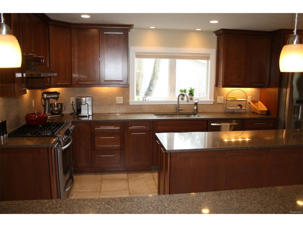 307 W Bemis Rd