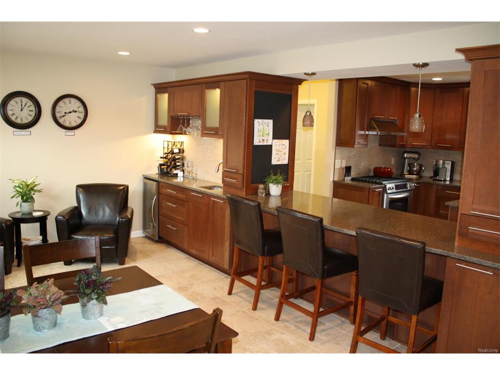 307 W Bemis Rd