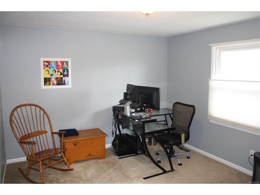 307 W Bemis Rd