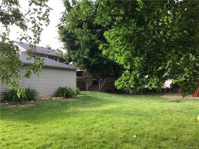 2619 Edgemont Trenton, MI 48183