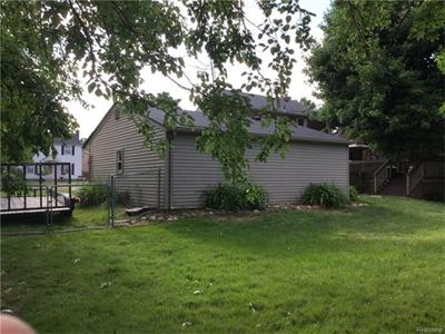 2619 Edgemont Trenton, MI 48183