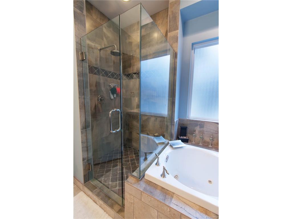 6590 Central City Pkwy #8