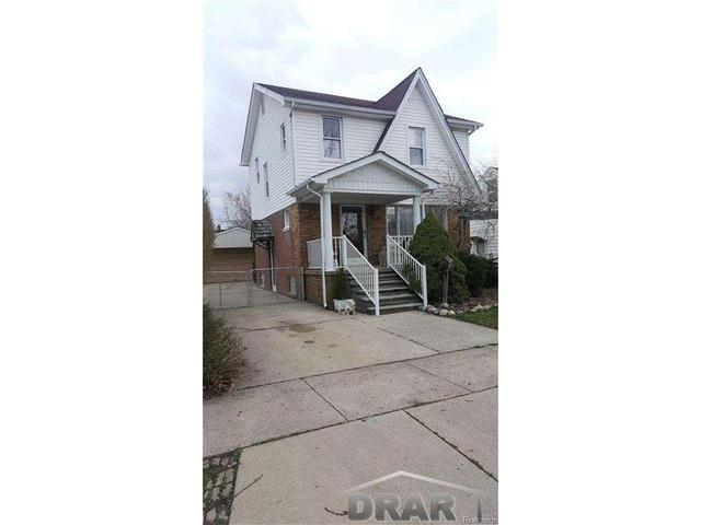896 Superior Blvd