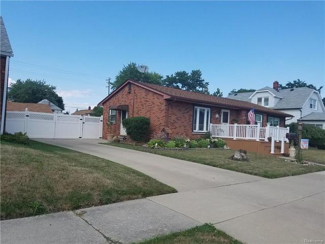 896 Superior Blvd