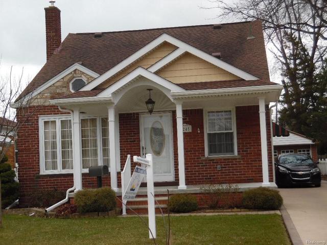 896 Superior Blvd