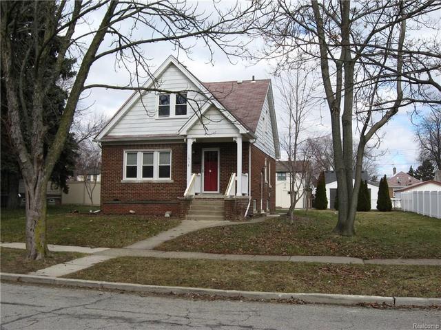 896 Superior Blvd