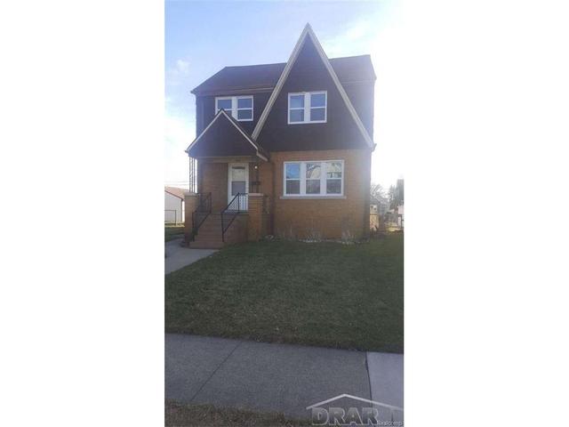 896 Superior Blvd