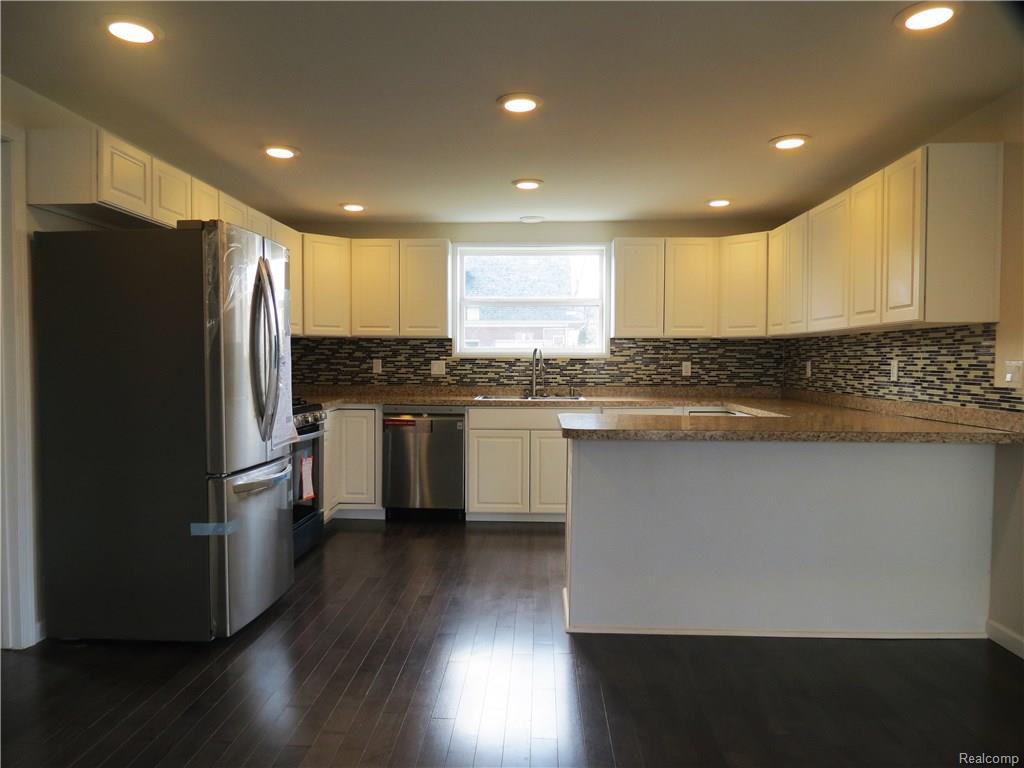 14277 Cranbrook
