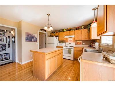 For Sale: 7601 Kenton Crse Ypsilanti, MI 48197