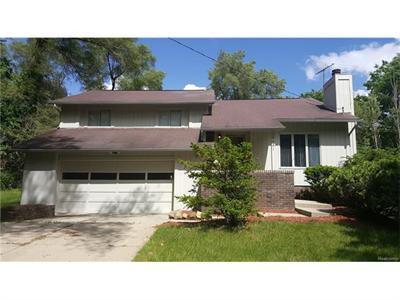 For Sale: 6031 Deer Crk Ypsilanti, MI 48197