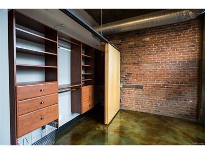 460 W Canfield