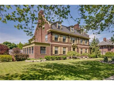 1453 Iroquois Detroit, MI 48214