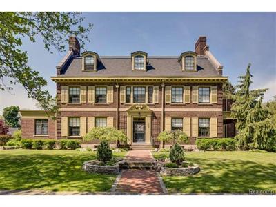 1453 Iroquois Detroit, MI 48214
