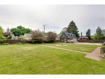 1453 Iroquois Detroit, MI 48214