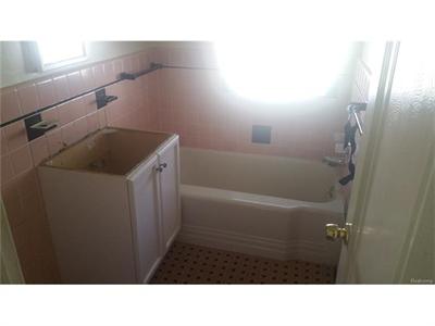 8649 Warwick Detroit, MI 48228