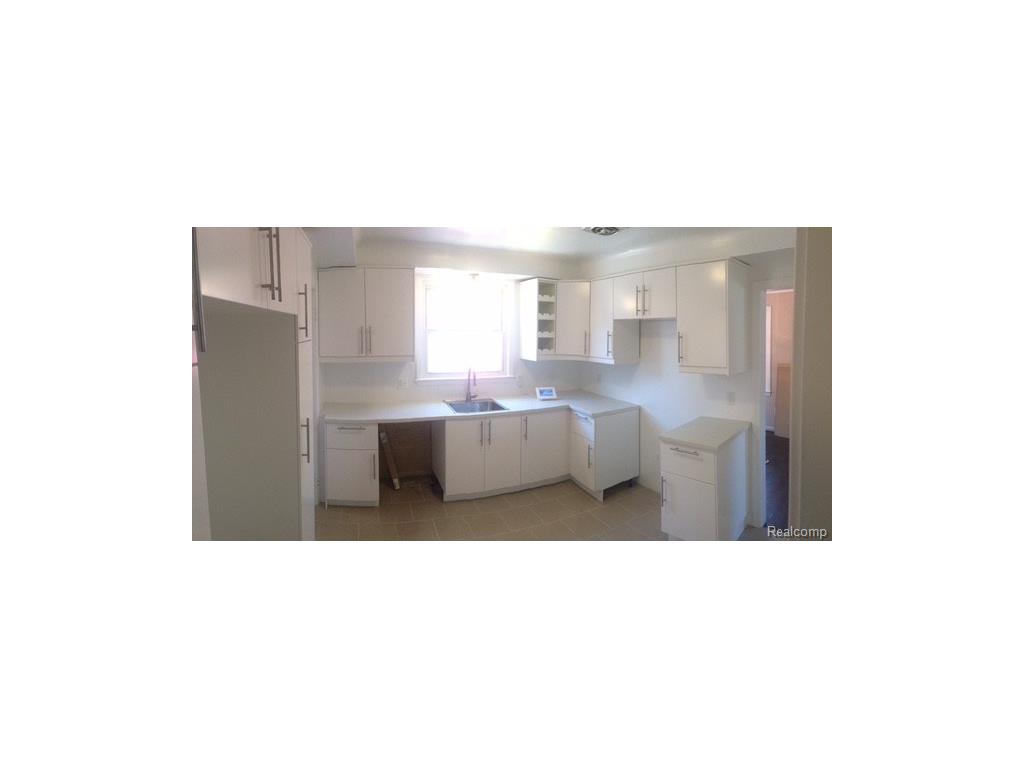 3127 E Outer Dr