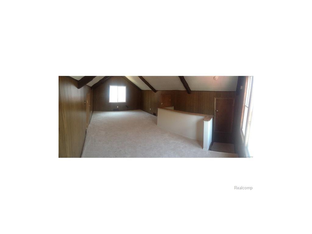 3127 E Outer Dr