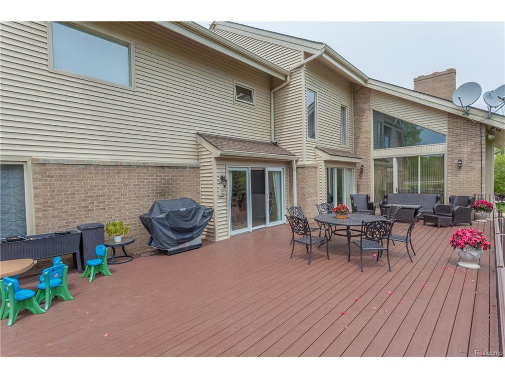 3882 Pine Harbor Dr