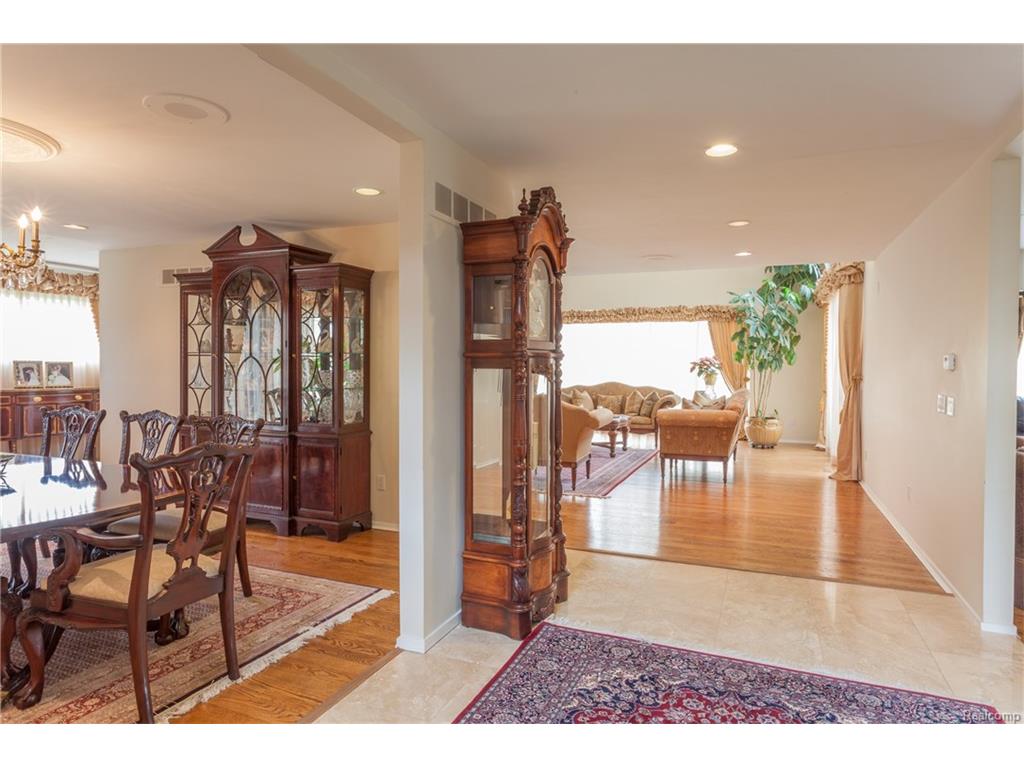 3882 Pine Harbor Dr
