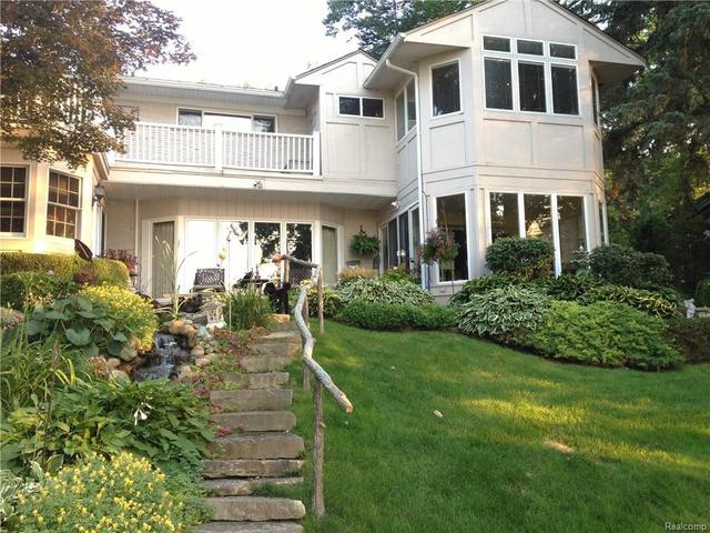 2300 W Long Lake Rd