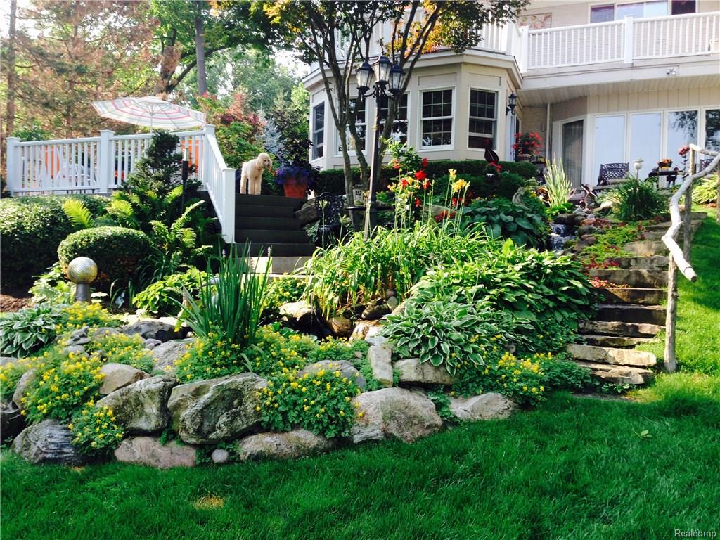 2300 W Long Lake Rd
