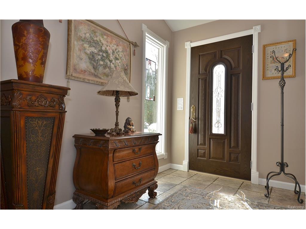 2300 W Long Lake Rd
