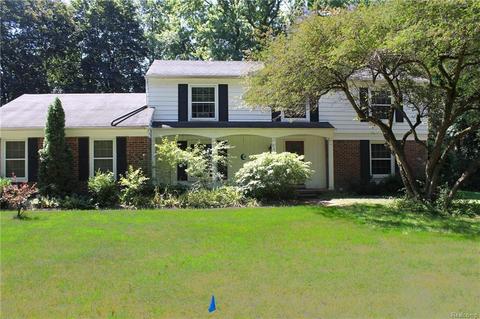 880 Canter Ln