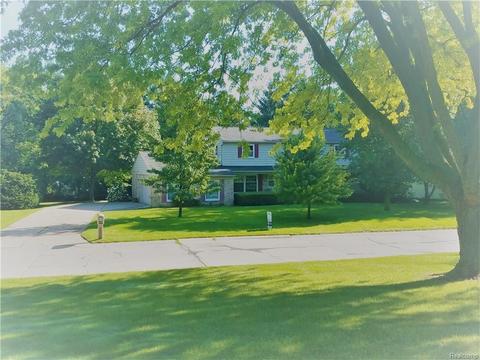 880 Canter Ln