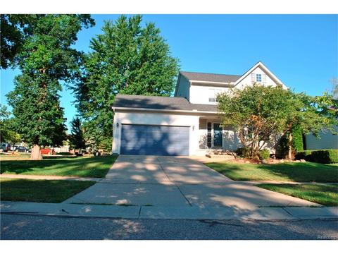 880 Canter Ln