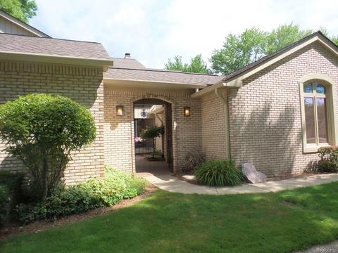 880 Canter Ln