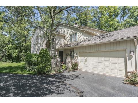 880 Canter Ln