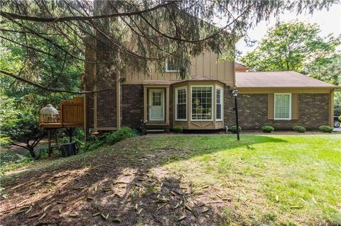 978 Golfview Ct