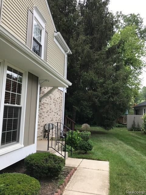 978 Golfview Ct