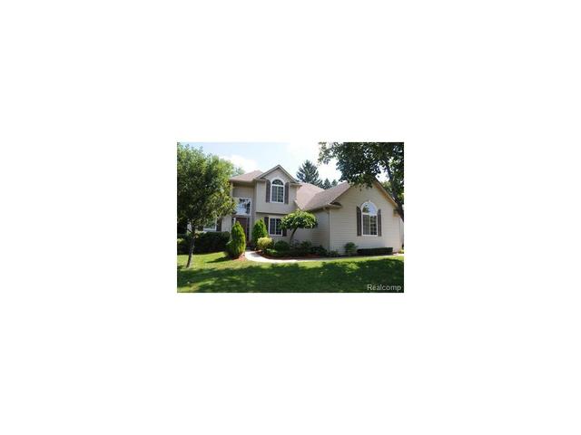 952 Downhill Ln