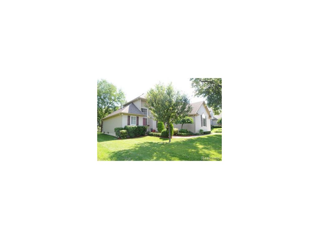 952 Downhill Ln