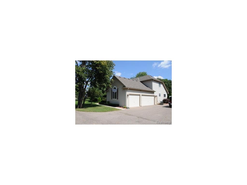 952 Downhill Ln
