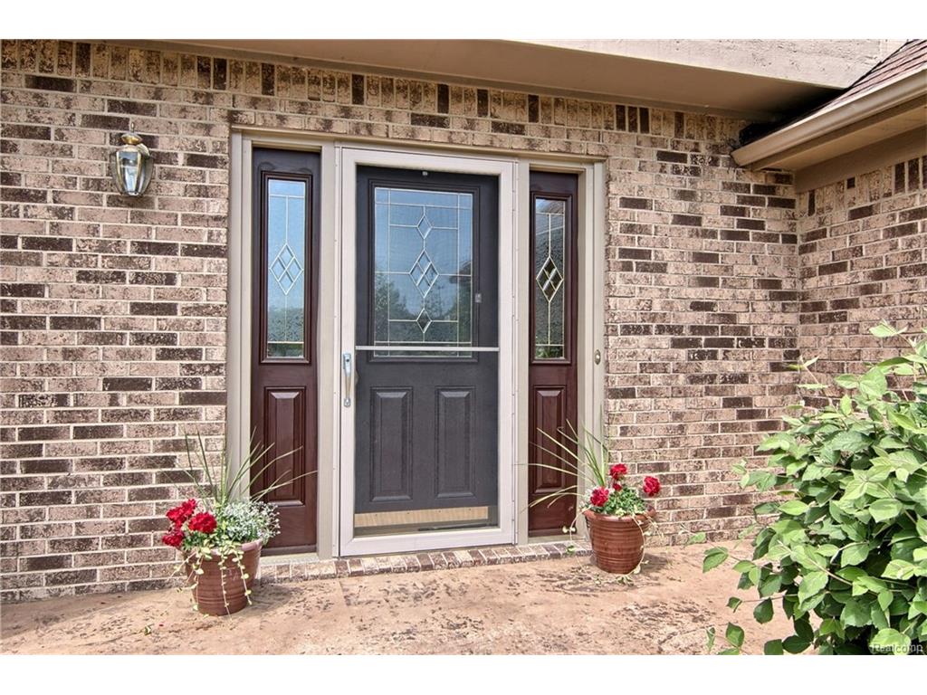 For Sale: 1060 Bembridge Dr Dr Rochester, MI 48307