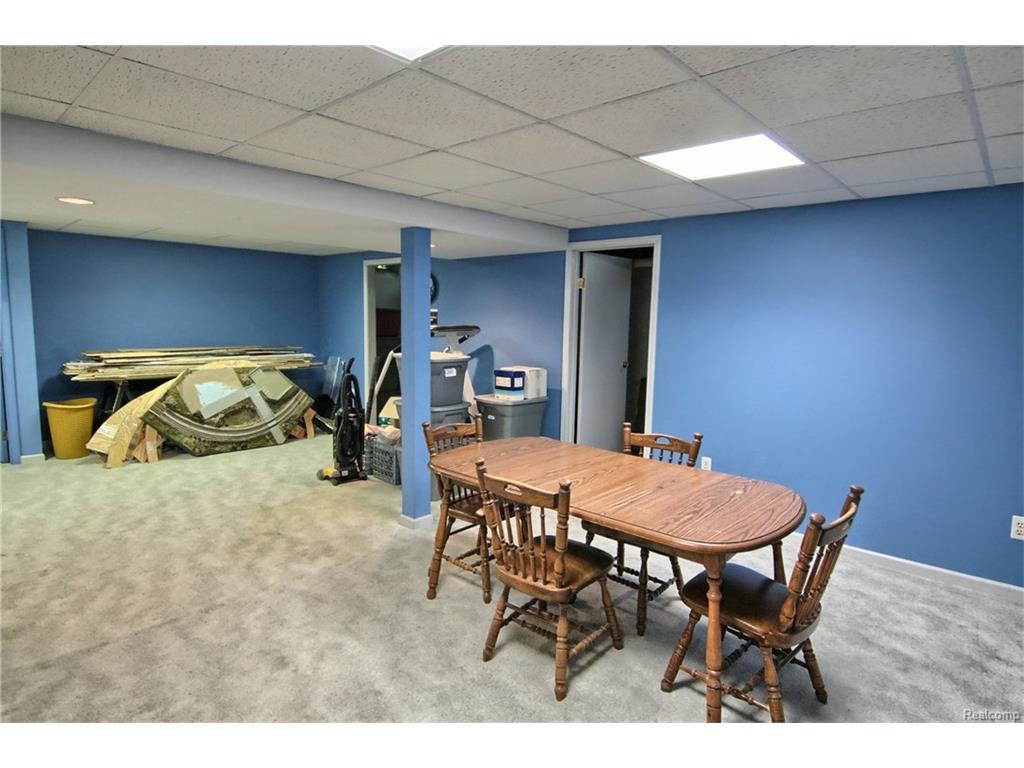 For Sale: 1060 Bembridge Dr Dr Rochester, MI 48307