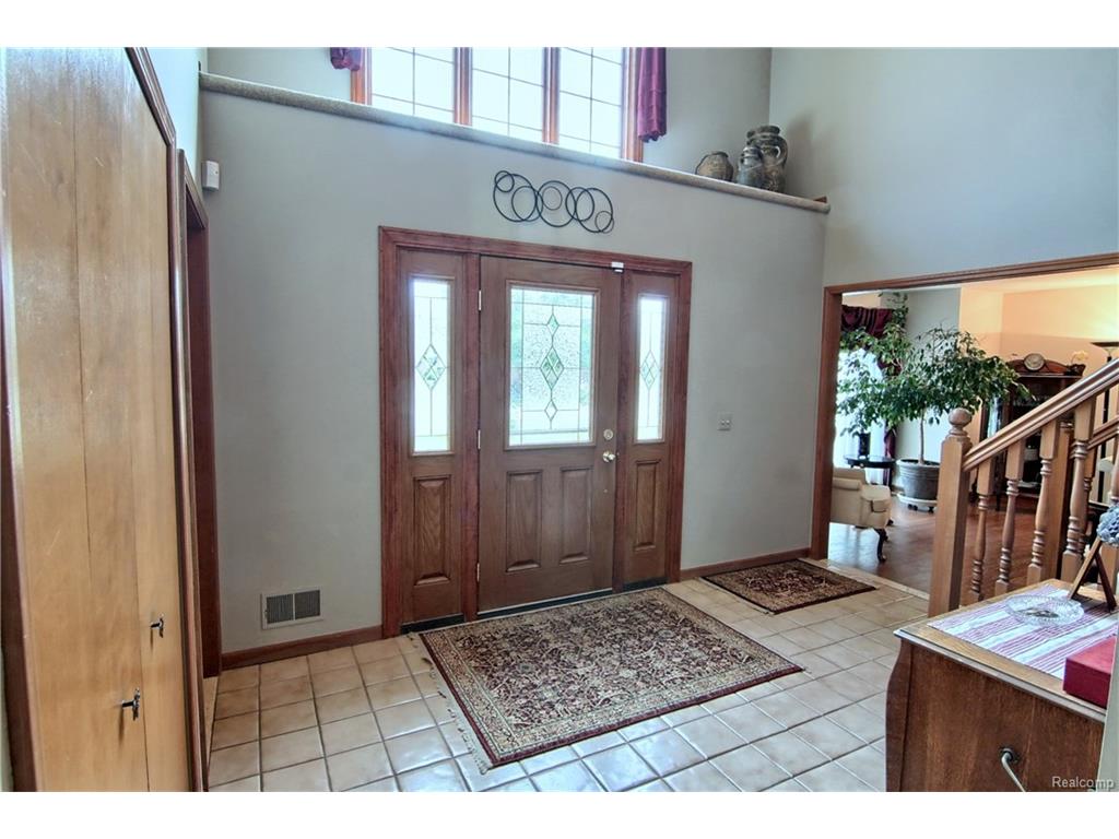 For Sale: 1060 Bembridge Dr Dr Rochester, MI 48307