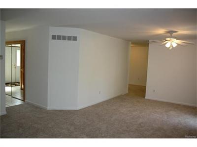 For Sale: 2160 Rochelle Park Rochester, MI 48309