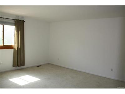 For Sale: 2160 Rochelle Park Rochester, MI 48309