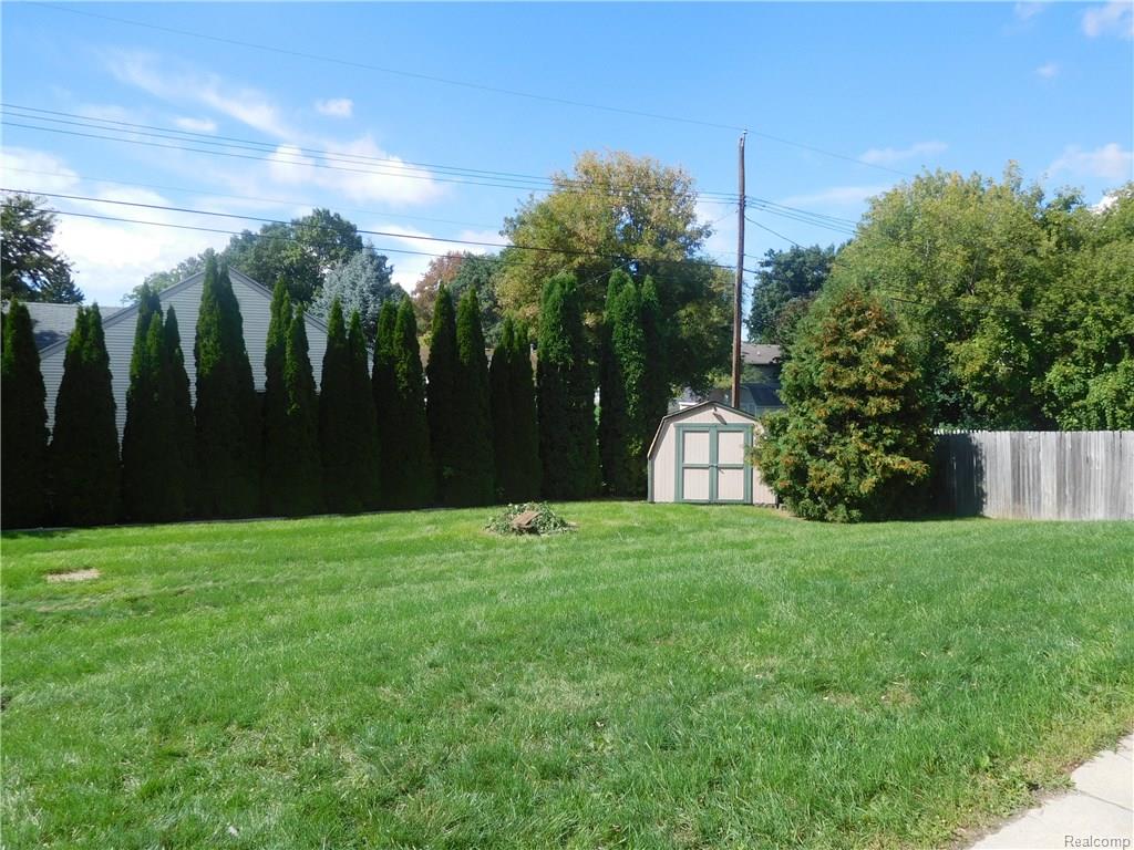 3246 Greenwood