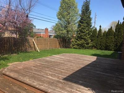 For Sale: 35339 Kensington Sterling Heights, MI 48312