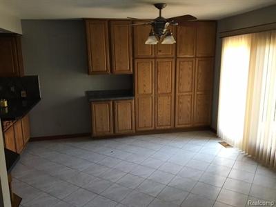 For Sale: 35339 Kensington Sterling Heights, MI 48312